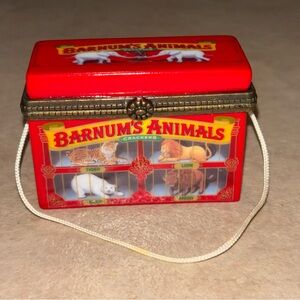 Barnum's Animal Crackers Porcelain Hinged Trinket Charm Box collectors Nostalgia